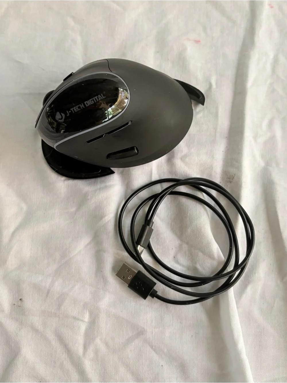 J-Tech Digital V638 Wireless Ergonomic Rechargeable Mouse – New Open Box